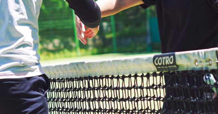 découvrez des conseils et des stratégies efficaces pour améliorer votre jeu au tennis. que vous soyez débutant ou joueur confirmé, apprenez à perfectionner vos techniques, votre mental et votre condition physique pour progresser rapidement sur le court.